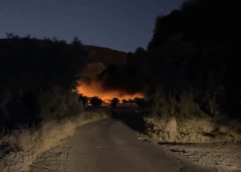 Αποπνικτική η ατμόσφαιρα στα Μέγαρα – Μήνυμα του 112 στους κατοίκους (Video)